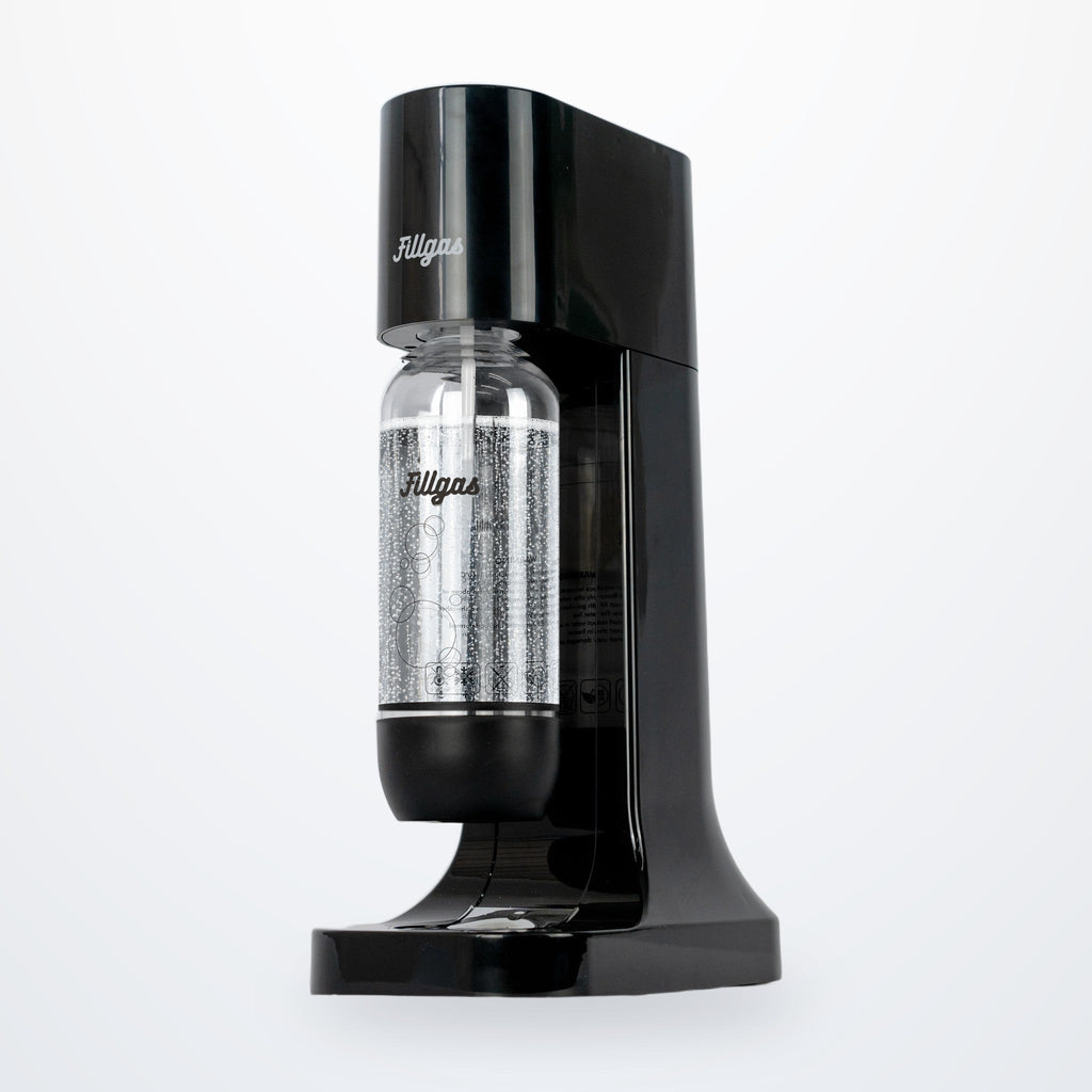 Máquina para gaseificar água Fillgas preta com garrafa de água com gás
